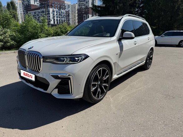 2022 BMW X7 40i I (G07), белый, 9000000 рублей