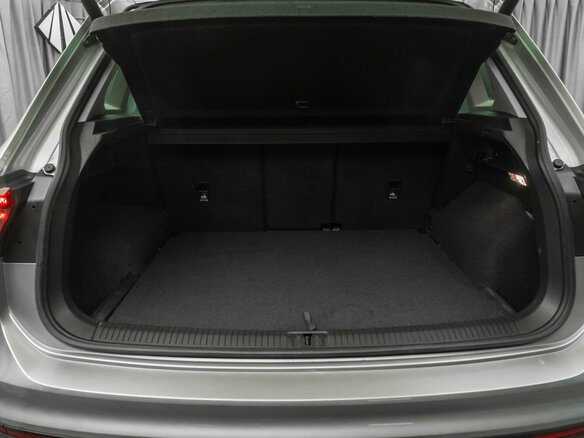 2018 Volkswagen Tiguan II, серебристый - вид 25