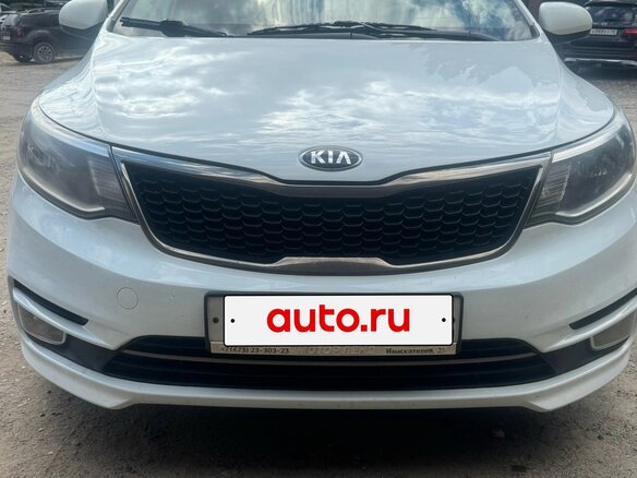 2017 Kia Rio III Рестайлинг, белый - вид 1