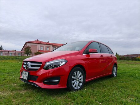 2014 Mercedes-Benz B-Класс 180 II (W246), красный, 1300000 рублей, вид 2