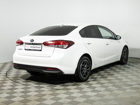 2018 Kia Cerato III Рестайлинг (Classic), белый, 1669700 рублей, вид 5
