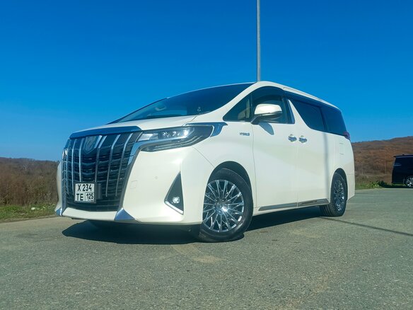 2019 Toyota Alphard III Рестайлинг, белый, 4450000 рублей
