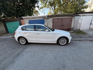2007 BMW 1 серии 116i I (E81/E82/E87/E88) Рестайлинг, белый, 735000 рублей, вид 3