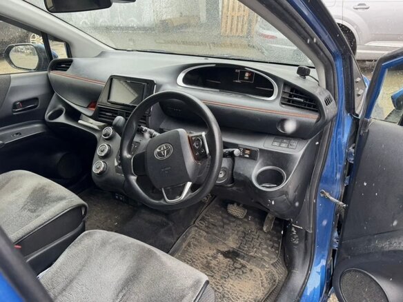 2020 Toyota Sienta II Рестайлинг, синий, 1350000 рублей - вид 2