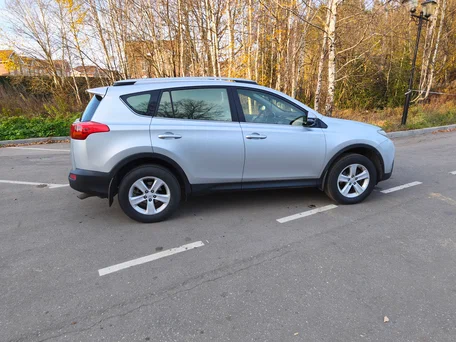 2013 Toyota RAV4 IV (XA40), серебристый, 1540000 рублей, вид 3