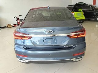 2022 Ford Escort VI Рестайлинг 2, синий, 915000 рублей, вид 5
