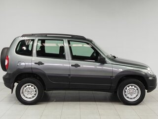 2018 Chevrolet Niva I Рестайлинг, серый, 712000 рублей, вид 4