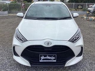 2024 Toyota Yaris IV, белый, 896002 рублей, вид 2