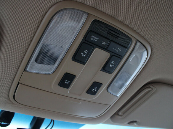 2017 Kia Carnival III, чёрный, 2585000 рублей - вид 18