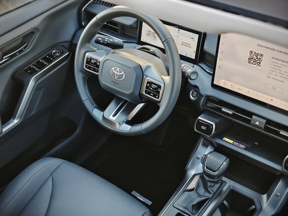2026 Toyota RAV4 VI (XA60), чёрный - вид 16