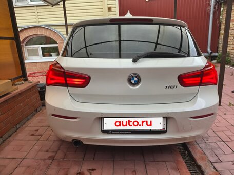 2017 BMW 1 серии 118i II (F20/F21) Рестайлинг 2, белый, 1810000 рублей, вид 3
