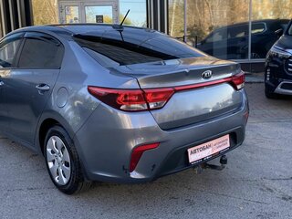 2017 Kia Rio IV, серый, 889000 рублей, вид 4
