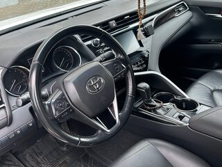 2018 Toyota Camry VII (XV50) Рестайлинг 2, белый, 2380000 рублей, вид 5