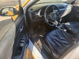 2021 Kia Rio IV Рестайлинг, белый, 850000 рублей, вид 4