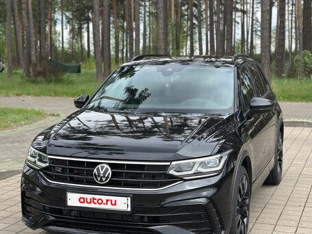2022 Volkswagen Tiguan II Рестайлинг, чёрный, 3400000 рублей, вид 2