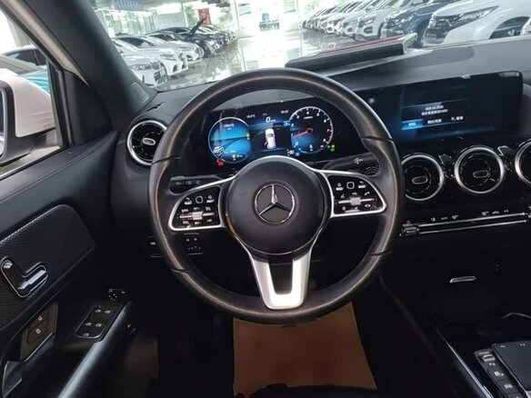 2021 Mercedes-Benz GLA 180 II (H247), белый, 1980000 рублей - вид 8