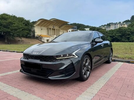 2022 Kia K5 III, чёрный, 2340000 рублей, вид 1