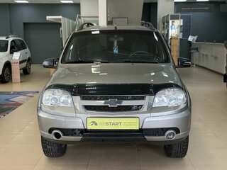 2015 Chevrolet Niva I Рестайлинг, серебристый, 550000 рублей, вид 2