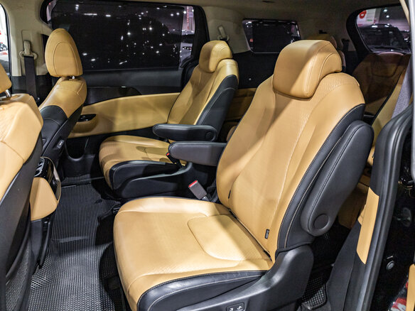 2020 Kia Carnival IV, чёрный, 3890700 рублей - вид 14