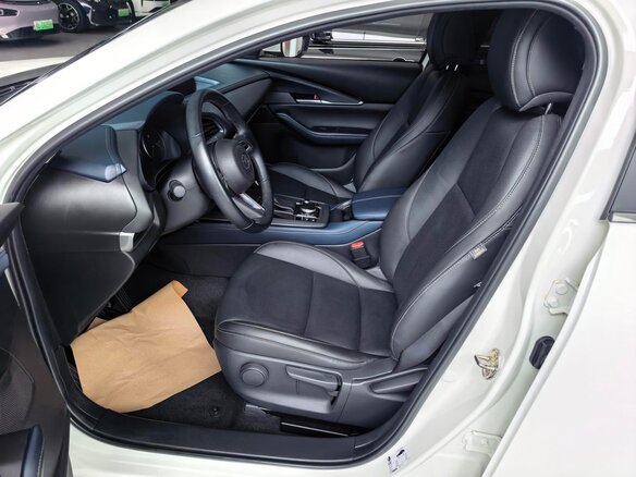 2023 Mazda CX-30 I, белый, 1654000 рублей - вид 4
