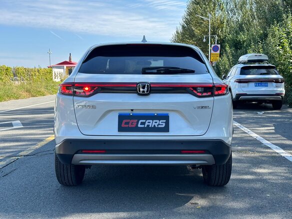 2023 Honda Vezel II, белый, 1830000 рублей - вид 4