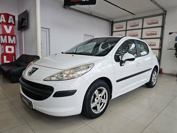 2008 Peugeot 207 I, белый, 589000 рублей