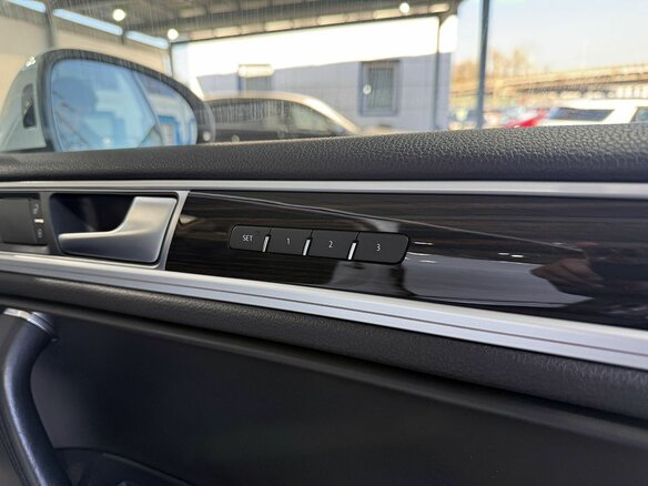 2017 Volkswagen Touareg II Рестайлинг, белый - вид 22