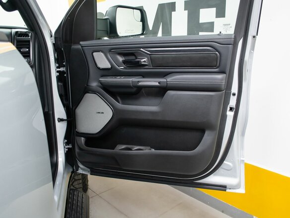 2026 Ram 1500 Crew Cab V Рестайлинг, серебристый, 10199000 рублей - вид 25