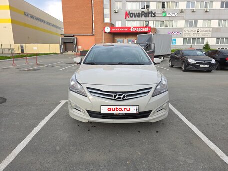 2015 Hyundai Solaris I Рестайлинг, бежевый, 890000 рублей, вид 2