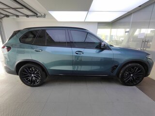 2023 BMW X5 50e IV (G05/G18) Рестайлинг, серый, 11230000 рублей, вид 4