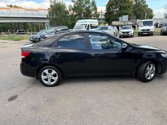 2010 Kia Cerato 4-speed II, чёрный, 580000 рублей - вид 2