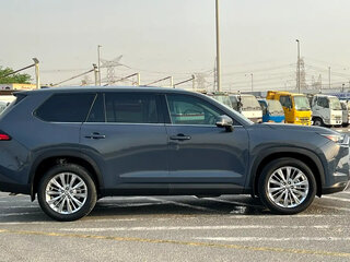 2024 Toyota Grand Highlander, серый, 8200750 рублей, вид 4