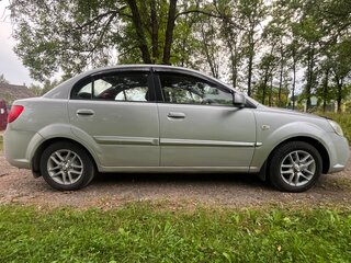 2009 Kia Rio II Рестайлинг, серебристый, 630000 рублей, вид 3