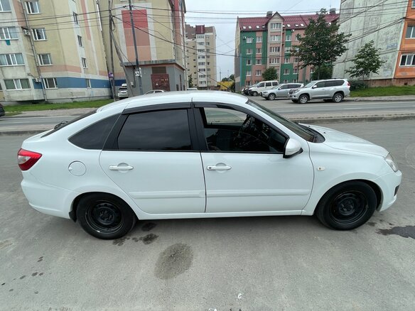 2017 Lada (ВАЗ) Granta I, белый, 500000 рублей - вид 3