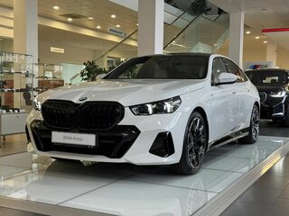 2025 BMW 5 серии 520i VIII (G60/G61/G68), белый, 8330000 рублей, вид 1