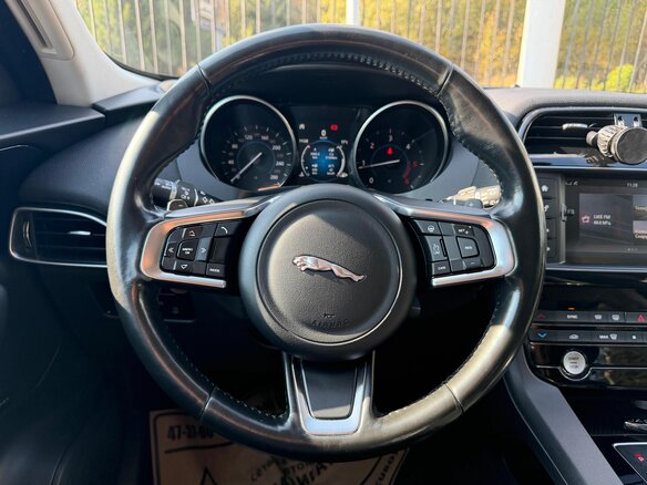 2017 Jaguar F-Pace I, чёрный, 1889000 рублей - вид 11