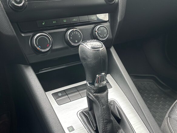 2016 Skoda Octavia III (A7), чёрный, 1100000 рублей - вид 16