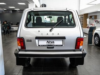 2026 Lada (ВАЗ) Niva Legend I Рестайлинг, серебристый, 1309000 рублей, вид 2