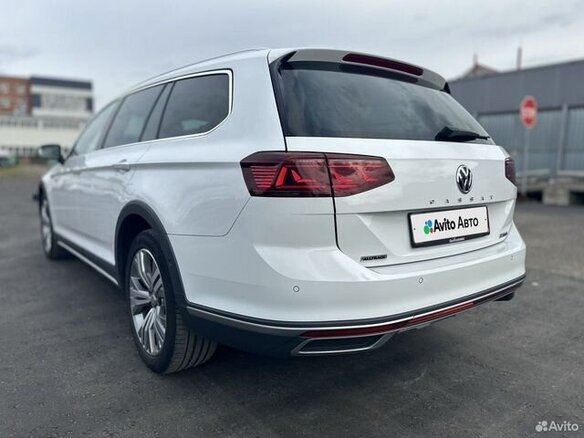 2020 Volkswagen Passat Alltrack B8 Рестайлинг, белый, 3000000 рублей - вид 6