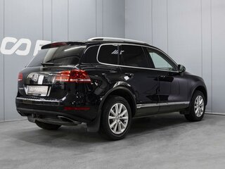 2014 Volkswagen Touareg II, чёрный, 2145000 рублей, вид 2
