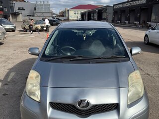 2009 Toyota Vitz II (XP90), серый, 600000 рублей, вид 2