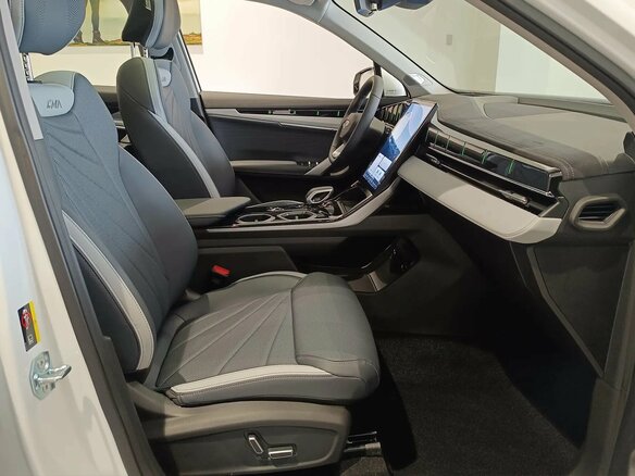 2026 Geely Atlas II, белый - вид 6