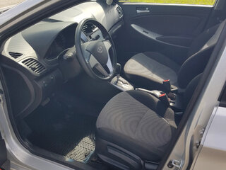 2014 Hyundai Solaris I Рестайлинг, серебристый, 930000 рублей, вид 5