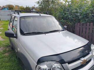 2013 Chevrolet Niva I Рестайлинг, серебристый, 400000 рублей, вид 2
