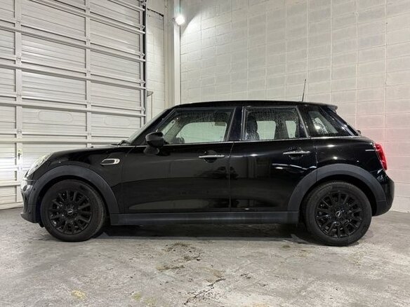 2021 Mini Hatch Cooper III (F55/F56) Рестайлинг, чёрный, 1178911 рублей - вид 5
