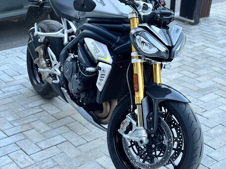 2022 Triumph Speed Triple, серый, 1150000 рублей, вид 1