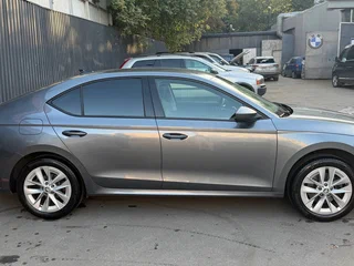 2022 Skoda Octavia IV (A8), серый, 2800000 рублей, вид 3