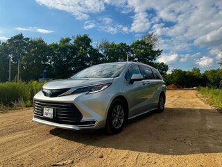 2021 Toyota Sienna IV, серебристый, 4400000 рублей, вид 1