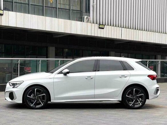 2023 Audi A3 Sportback 35 TFSI IV (8Y), белый, 2200000 рублей - вид 4