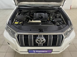 2019 Toyota Land Cruiser Prado 150 Series Рестайлинг 2, белый, 4599000 рублей, вид 4